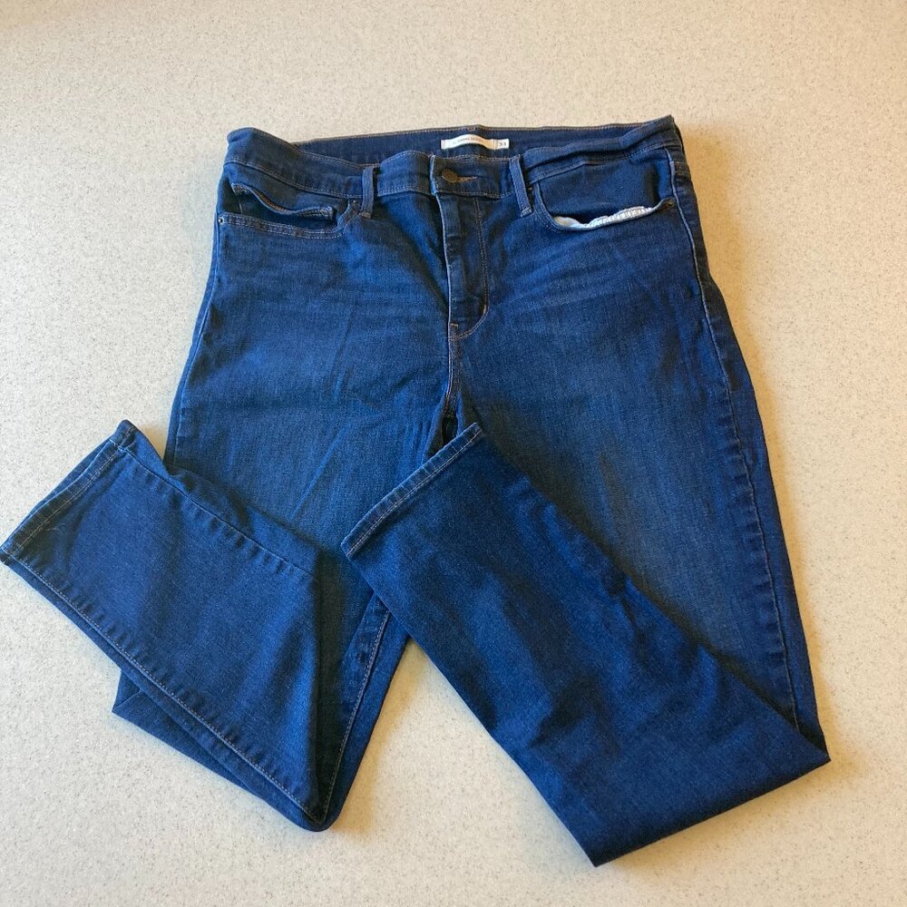 Levi Slimming Skinny Jeans Women Size 33